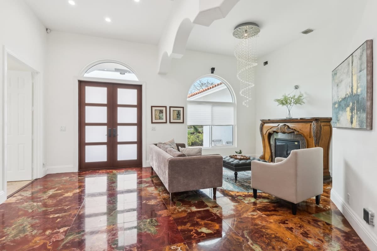 Living room with high ceilings at Coconut Bliss Villa
